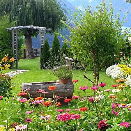 In Der Ersten Etage Mit Massgefertigter Moeblierung Matrei in Osttirol