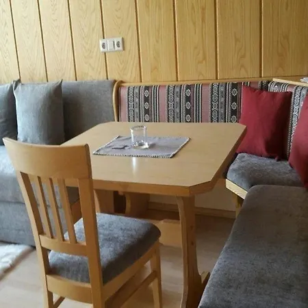 In Der Ersten Etage Mit Massgefertigter Moeblierung Apartament *